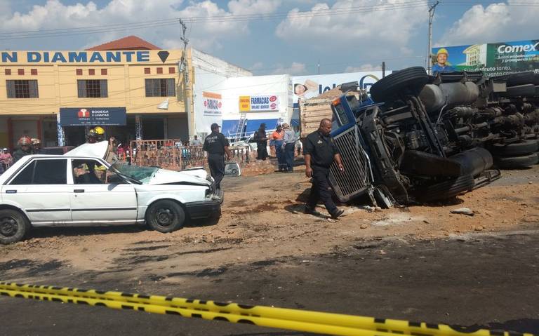 Vuelca tráiler y cae sobre tres autos - El Sol del Centro | Noticias  Locales, Policiacas, sobre México, Aguascalientes y el Mundo